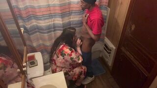 Caught stepmom in bathroom and she eat my dick - porn video