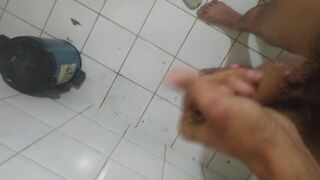 Masturbando na casa abandonada sozinho - porn video