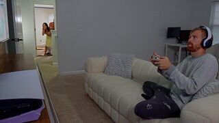 Cheating Wife Fucks Big Dick Painter Hired By Distracted Husband - porn video
